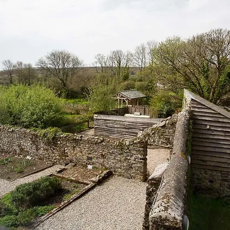 Knightor Manor Bed & Breakfast 4*