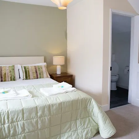 Knightor Manor Bed and breakfast 4*